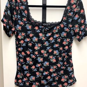 Scoop neck floral top